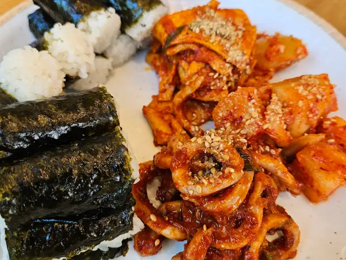 충무김밥과 곁들임