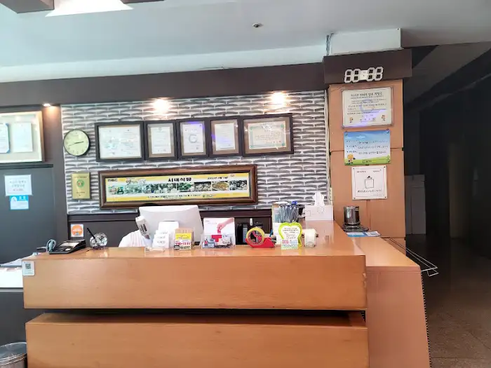 시내식당 내부 카운터