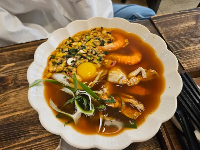 푸짐하게 담긴 우육우동