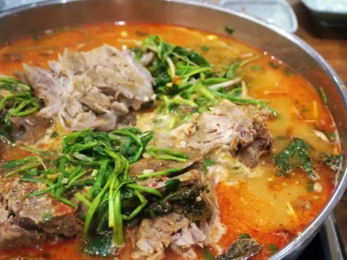 푸짐한 감자탕