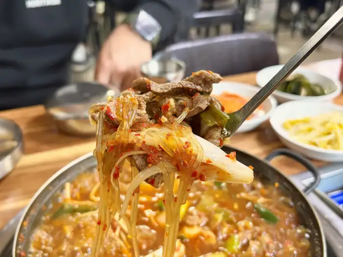 제육볶음 한 숟갈