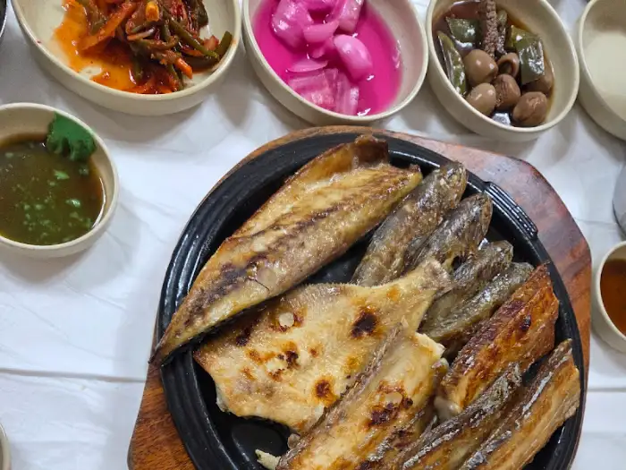 제육볶음과 함께 나온 반찬들