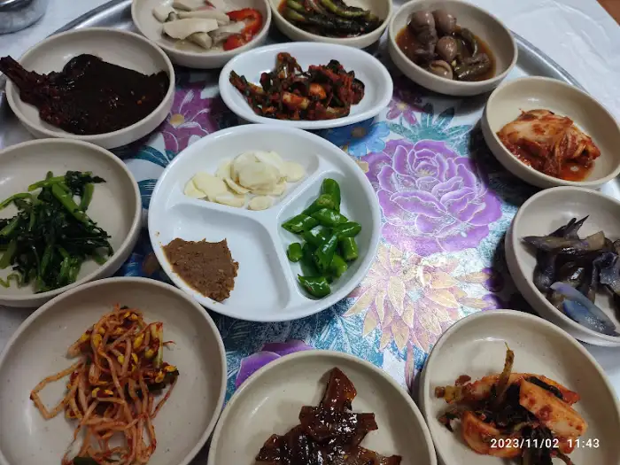 푸짐하게 차려진 한 상 차림