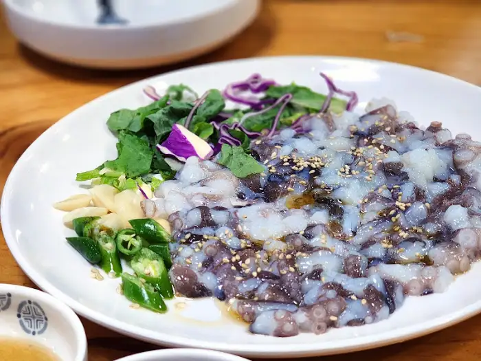 신선한 낙지 탕탕이 요리