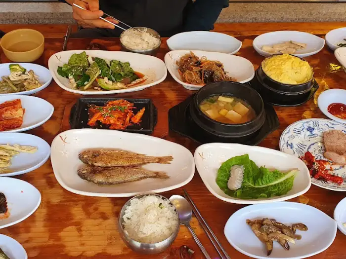 정갈하게 차려진 산채정식 한 상