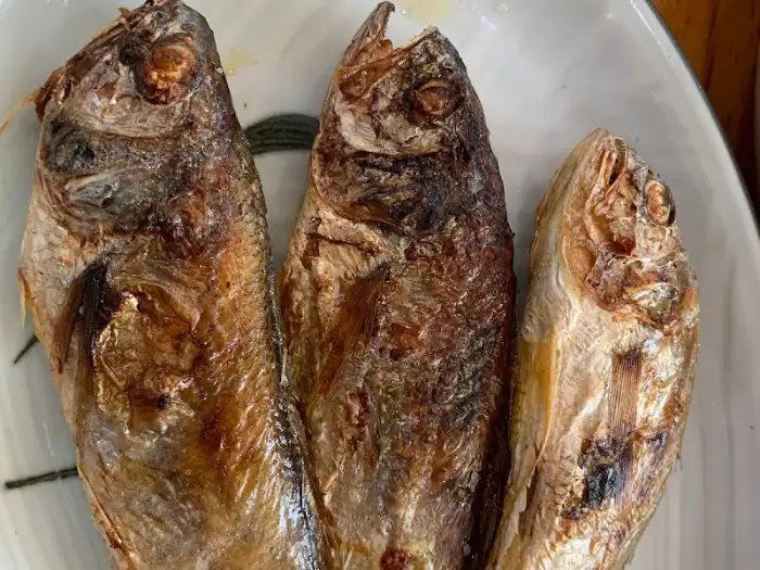 노릇하게 잘 구워진 생선구이