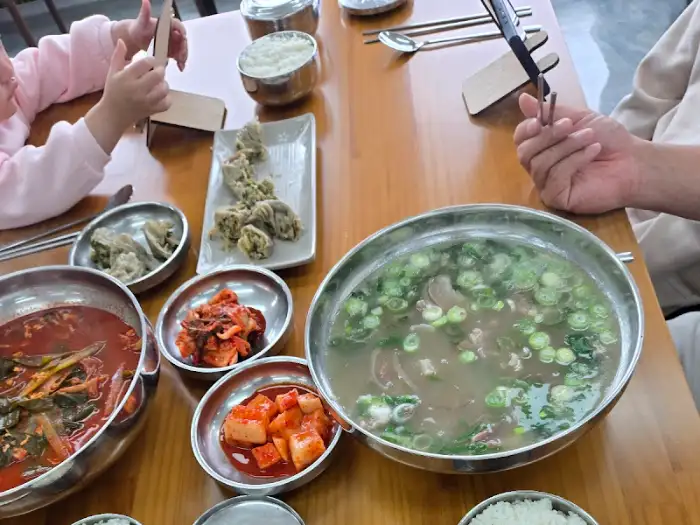 소머리곰탕과 기본 반찬
