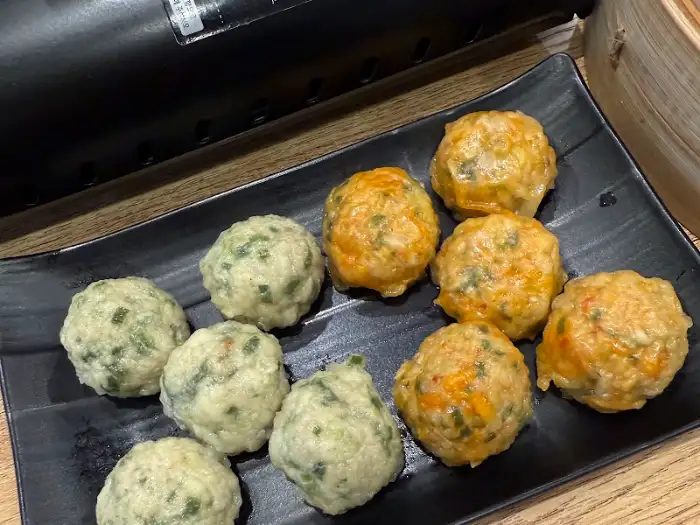 두 가지 종류의 수제비/만두