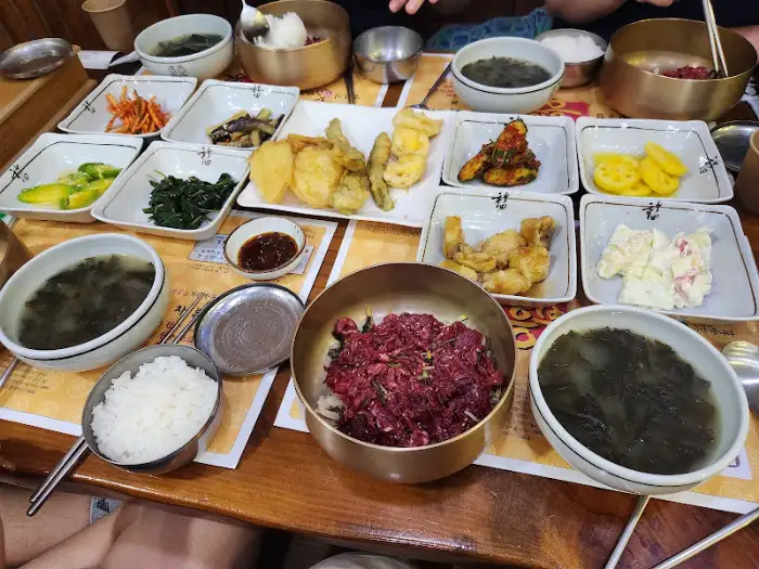 한상차림으로 나온 음식들