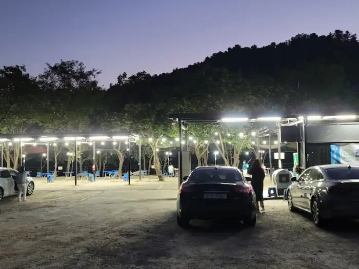 저녁 풍경의 야외석