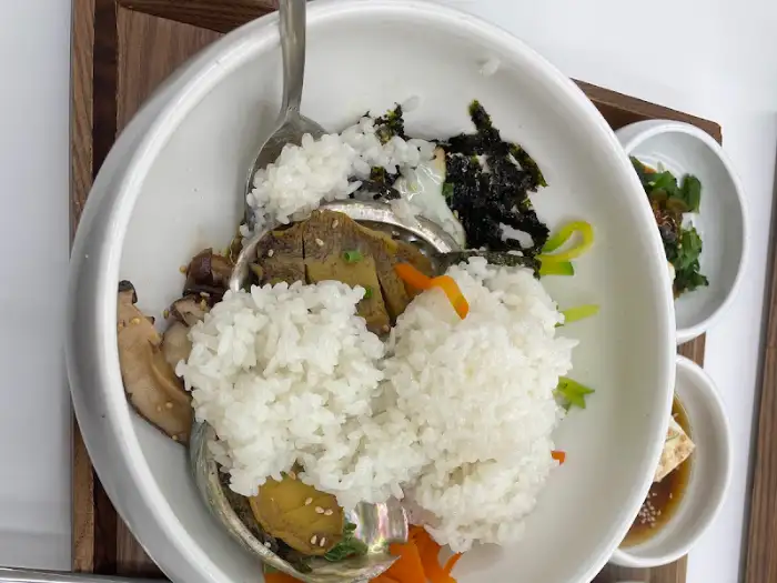 돌솥 소고기 비빔밥 비빈 모습