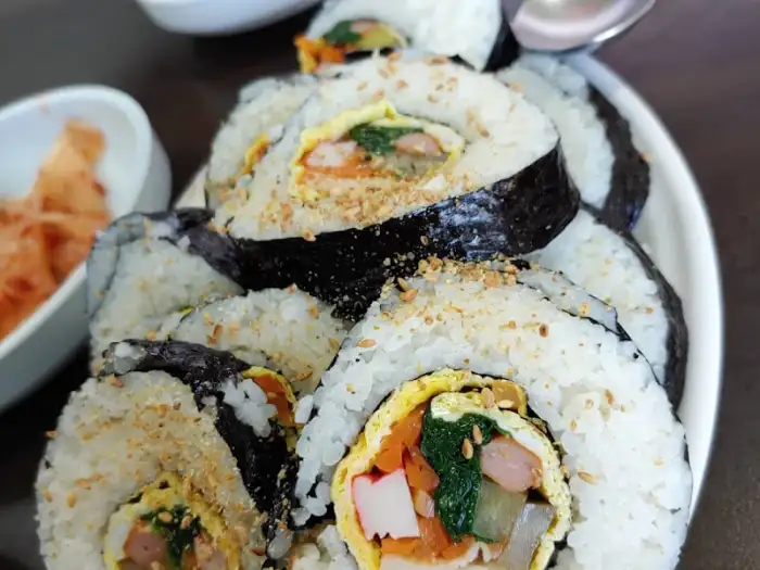 맛있게 잘 말린 김밥