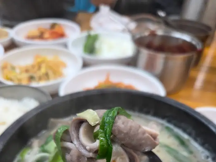 푸짐한 순대국밥 한 그릇