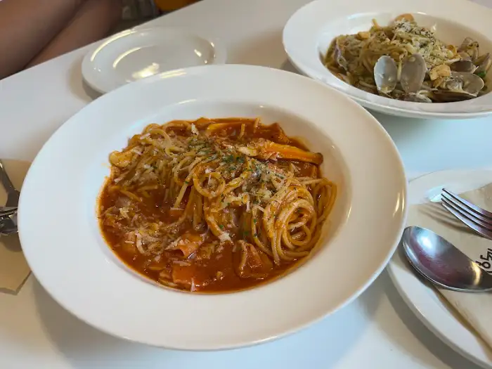봉골레 파스타와 토마토 파스타