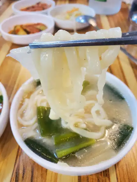 칼국수 면발 클로즈업