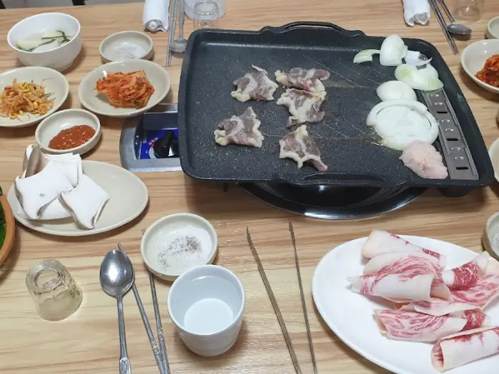 테이블에 차려진 식사