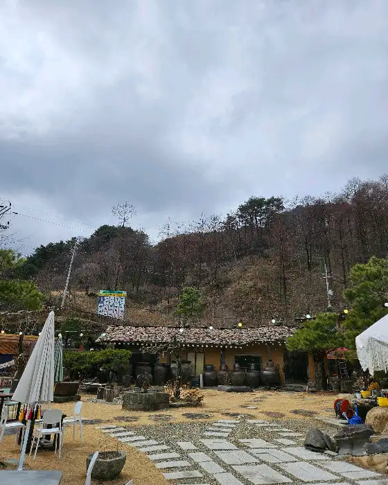 카페 앞 야외 공간