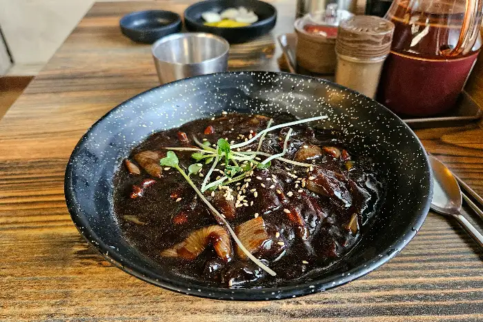 먹음직스러운 비주얼의 짜장면