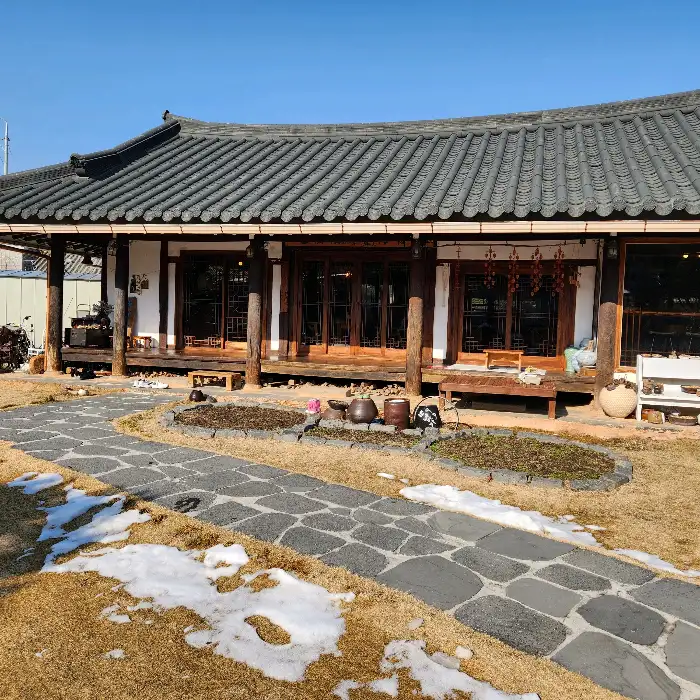 백년가 카페의 전체적인 풍경