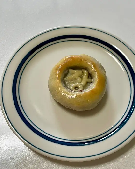 안이 꽉 찬 빵