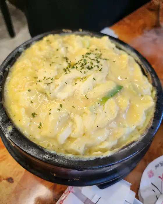 김이 모락모락 나는 부드러운 계란찜