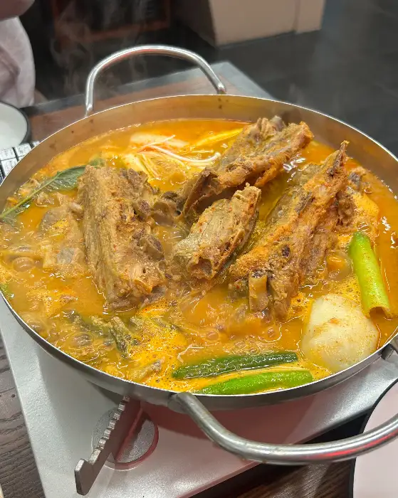 매콤해 보이는 뼈구이