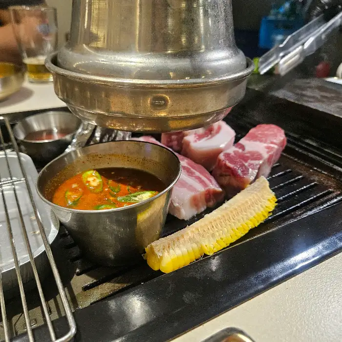 고기와 함께 곁들여 먹는 멜젓