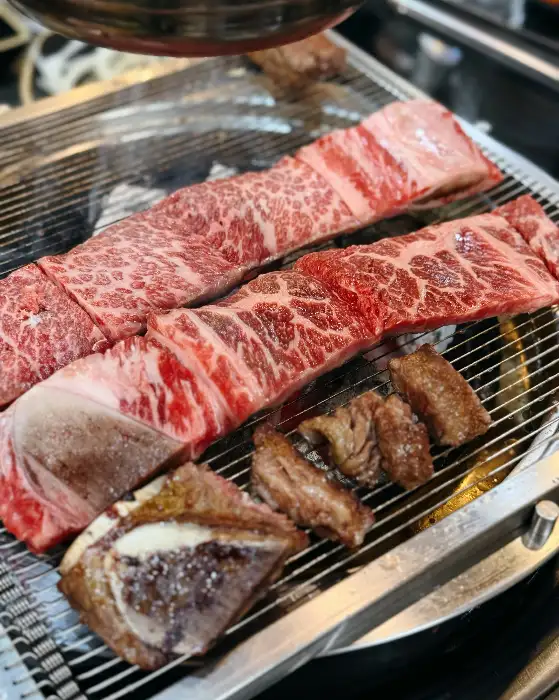 맛있게 구워지고 있는 갈비