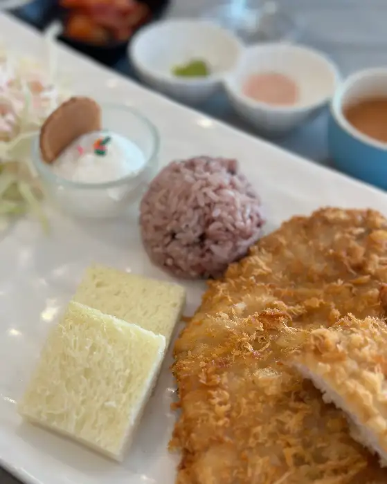 바삭한 치킨가스 단면