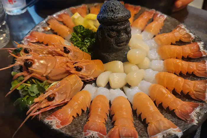 신선한 딱새우와 관자 요리