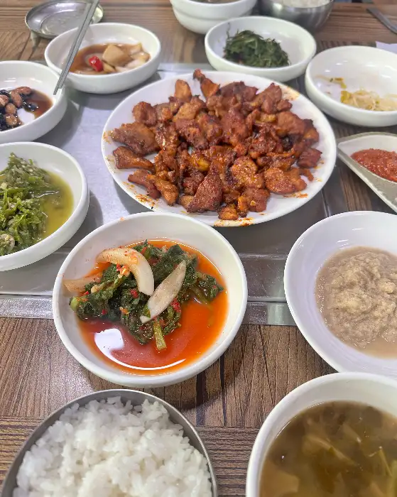 맛있게 양념된 석쇠 불고기