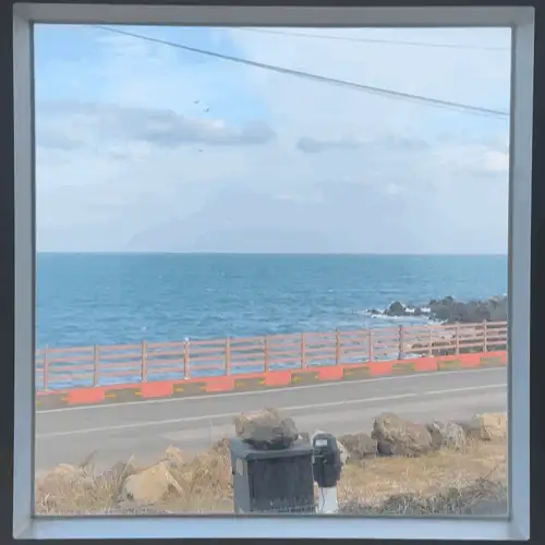 바다가 보이는 창가 자리