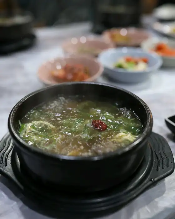 김이 모락모락 나는 버섯 불고기 전골