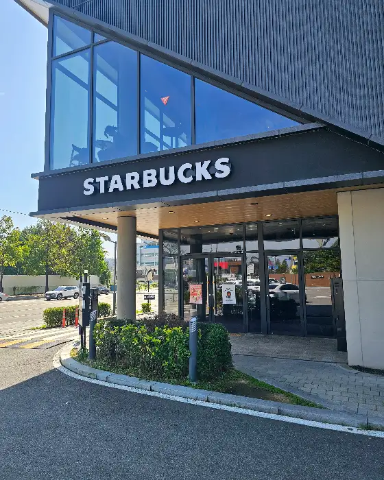 스타벅스 용인IC DT점 입구 전경