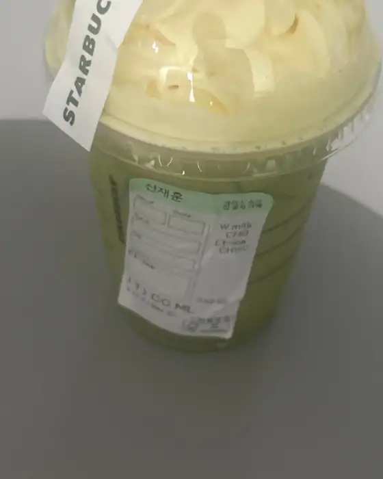 딸기 슈크림 라떼
