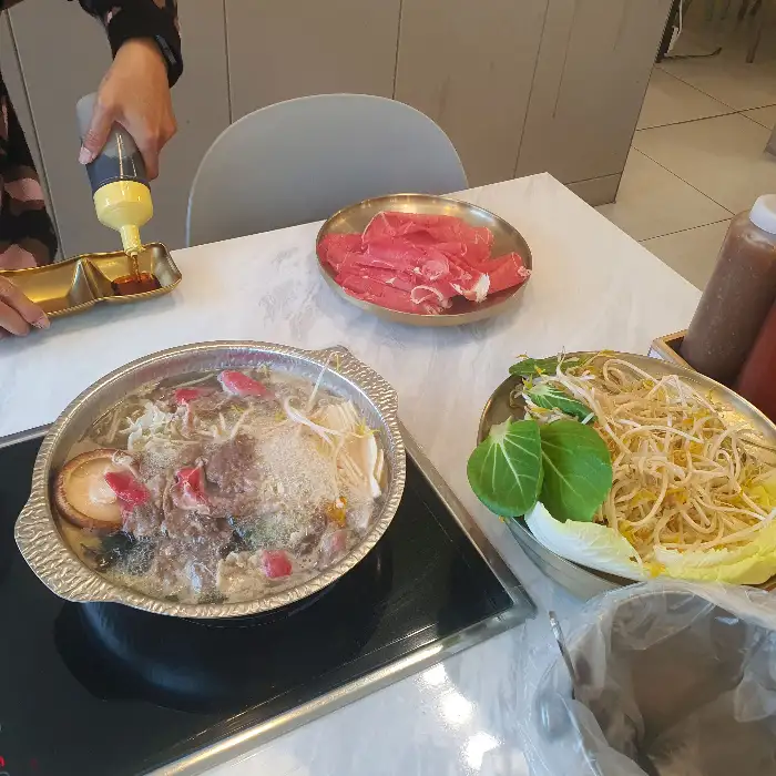 샤브샤브 재료와 육수