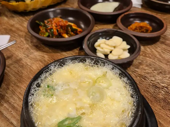 밑반찬과 국물 요리