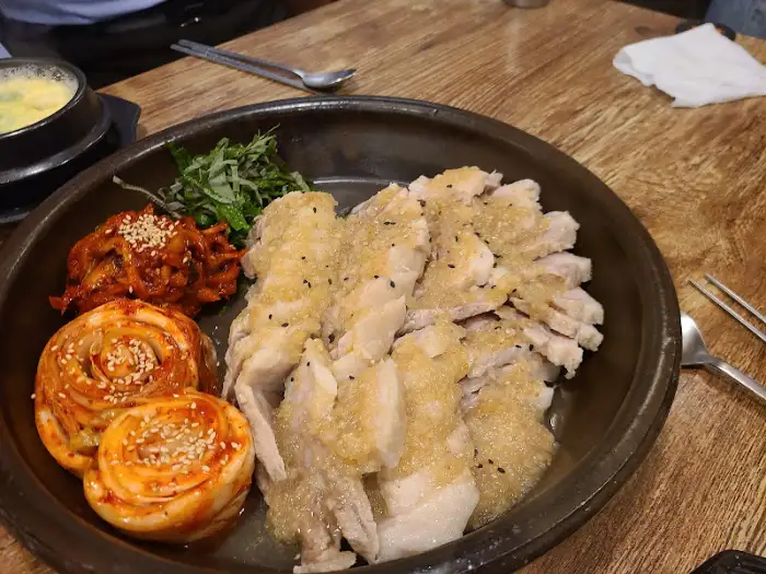 쌈 채소와 곁들인 보쌈