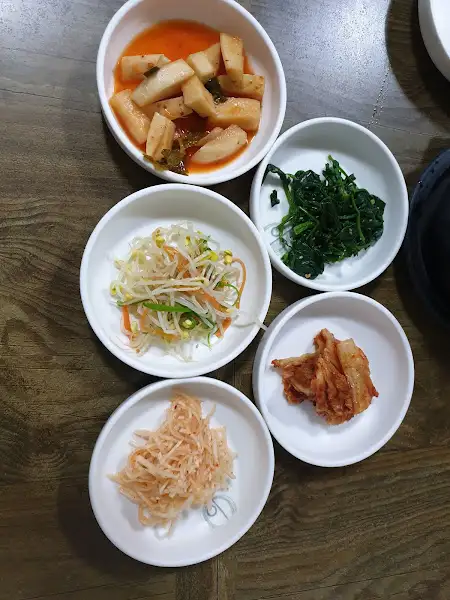 다양한 반찬들의 클로즈업 사진