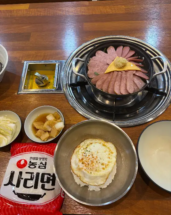 부대찌개와 함께 나온 계란밥