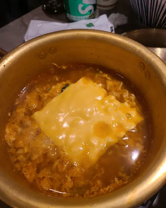 치즈가 녹아있는 라면