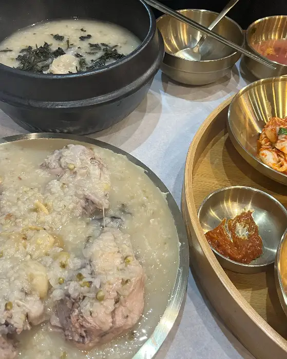 백숙 국물과 곁들여 먹는 김치