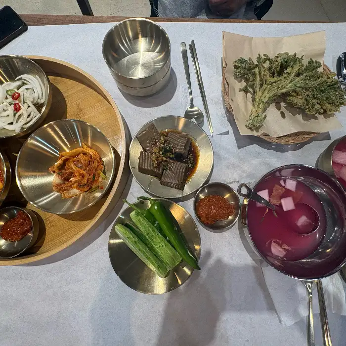 다양한 밑반찬들