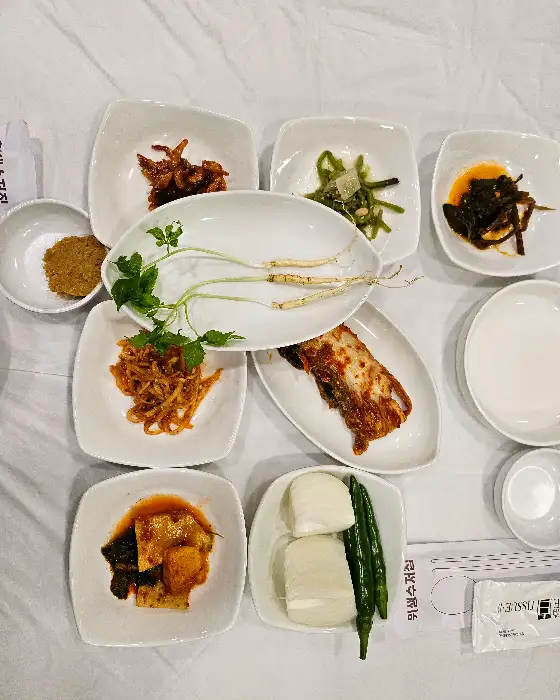 다양하고 정갈한 밑반찬