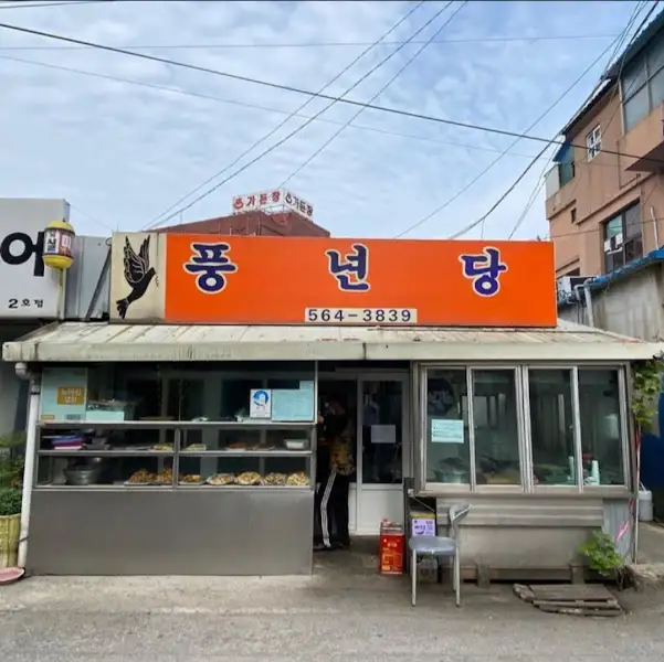 칼포니앤씨엠피고창점 테이블 세팅
