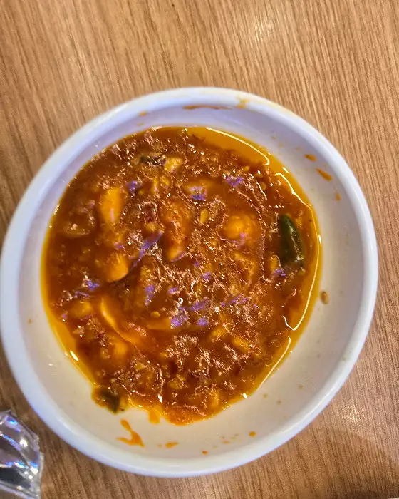매콤한 양념의 곁들임 메뉴