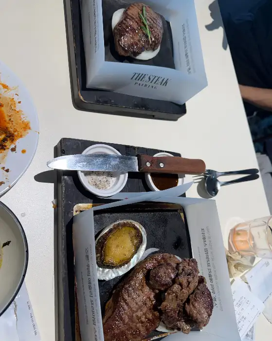 먹음직스러운 스테이크