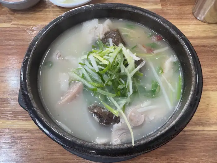 돼지국밥 한 그릇