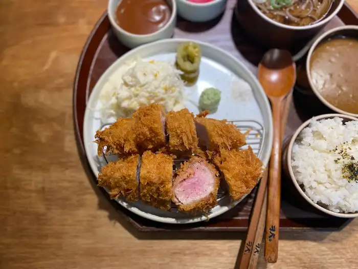 히레카츠 정식 전체 사진