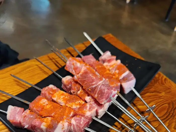 양꼬치 굽는 모습